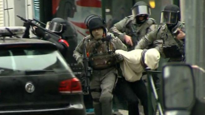 Arrestan a sospechoso principal del atentado contra París - ảnh 1