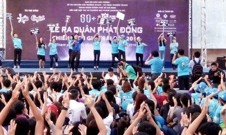 Jóvenes vietnamitas y el movimiento La Hora del Planeta 2016 por el medio ambiente  - ảnh 3