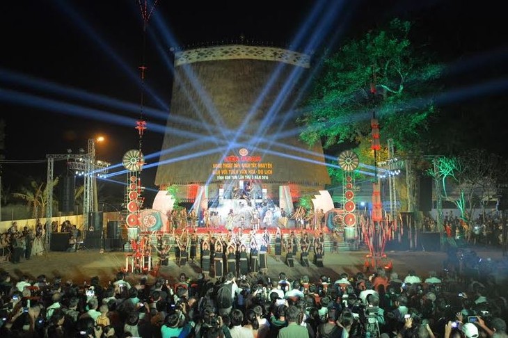 Abierto Festival de Artes Folclóricos de la Altiplanicie Occidental vietnamita - ảnh 1