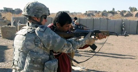 Estados Unidos comienza un nuevo programa de entrenamiento de rebeldes sirios contra yihadistas - ảnh 1
