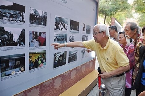 Inauguran exposición fotográfica sobre vietnamitas residentes en Francia - ảnh 1