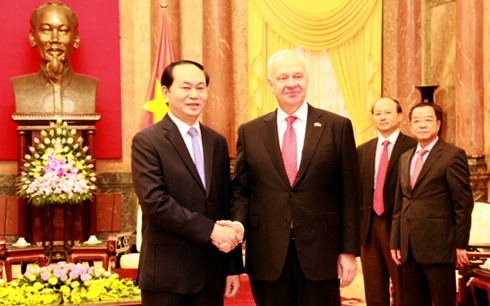 Presidente de Vietnam recibe a embajadores de Rusia y Japón - ảnh 1