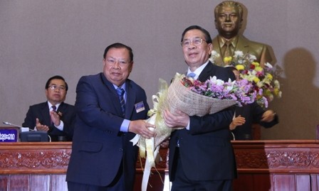 Felicita Vietnam a nuevos dirigentes líderes de Laos - ảnh 1