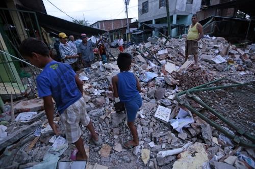 Aumenta cifra de muertos por terremoto en Ecuador - ảnh 1