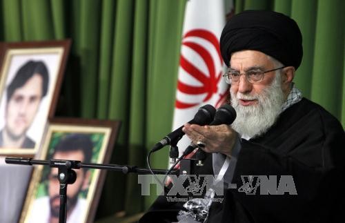 Ali Khamenei denuncia la eliminación “en el papel” de sanciones económicas contra Irán  - ảnh 1