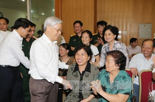 Máximo líder partidista en reuniones con electorado de Hanoi - ảnh 1
