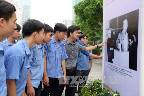 Exposiciones en conmemoración a los 126 años del natalicio del presidente Ho Chi Minh - ảnh 1
