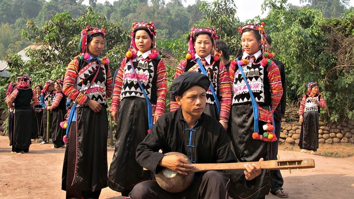 Música, instrumentos, y bailes tradicionales de los Ha Nhi - ảnh 2