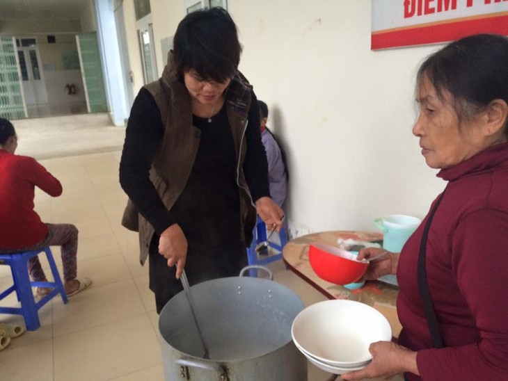 Nguyen Thi Hien, una maestra dedicada a labores de caridad  - ảnh 1