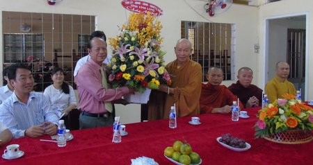 Conmemoran en Vietnam aniversario 2560 del nacimiento e iluminación de Buda - ảnh 1