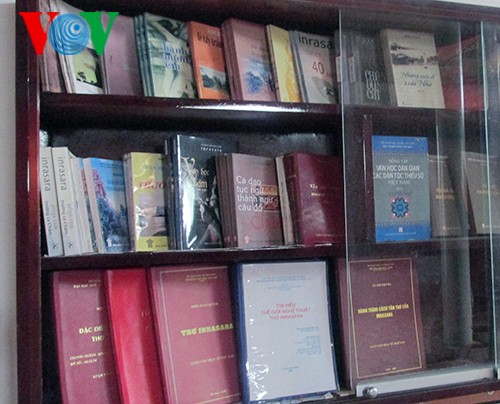 Biblioteca de Inrahani preserva valiosos libros de la etnia Cham - ảnh 2
