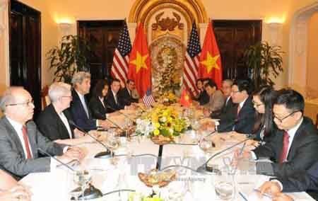 Canciller de Vietnam se reúne con secretario de Estado norteamericano - ảnh 1