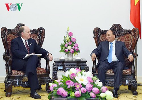 Primer ministro de Vietnam: Las empresas deben abanderar cooperación Vietnam-Estados-Unidos - ảnh 1