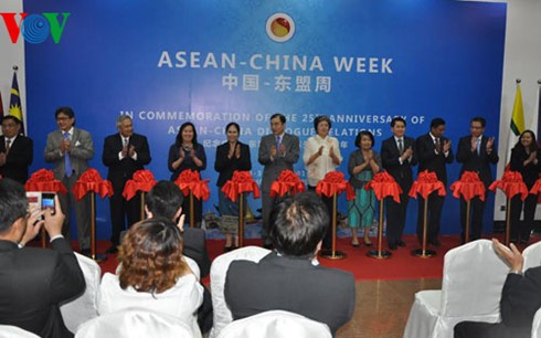 Efectúan diversas actividades para conmemorar 25 aniversario de diálogo Asean-China - ảnh 1