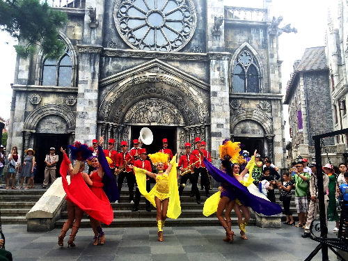 Atractivo Carnaval del Verano en Ba Na Hills - ảnh 7