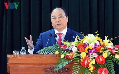 Primer ministro de Vietnam visita Academia de Infantería de Da Lat - ảnh 1