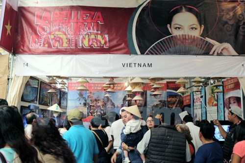 Productos vietnamitas resaltan en VIII Feria de las Culturas Amigas de México - ảnh 1