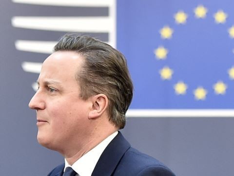 Votar para irse de la UE significa bombardear la economía, dice el premier británico - ảnh 1
