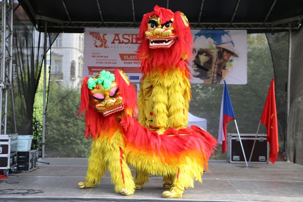 Festival Cultural de Asia cierra Año de la Cultura vietnamita en República Checa - ảnh 1