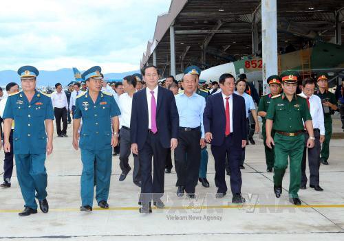 Presidente de Vietnam orienta reforzamiento de fuerzas aéreas del Ejército - ảnh 1
