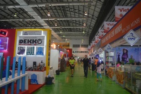 Inaugurada Feria Conmercial Vietnam-Laos 2016 - ảnh 1