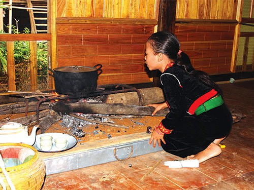 Espacio cultural de fogón y vida espiritual de etnias de escasa población en Vietnam  - ảnh 2