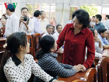 Presidenta del Parlamento contacta con electores en ciudad de Can Tho - ảnh 1