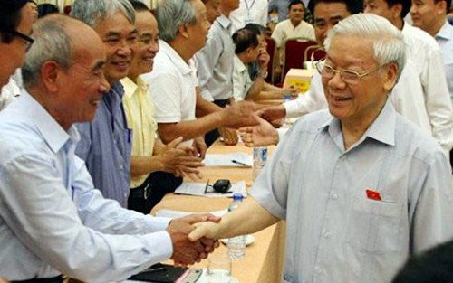 Máximo líder político de Vietnam contacta con electores capitalinos - ảnh 1