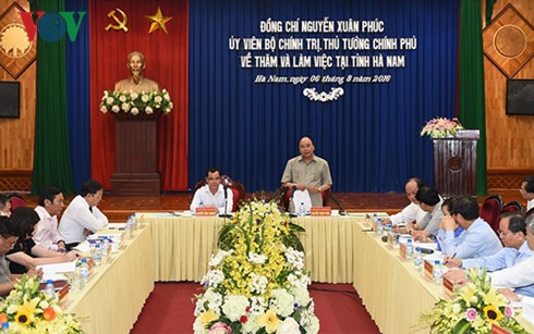 Primer ministro urge a Ha Nam a promover la urbanización y atraer inversiones de alta tecnología - ảnh 1