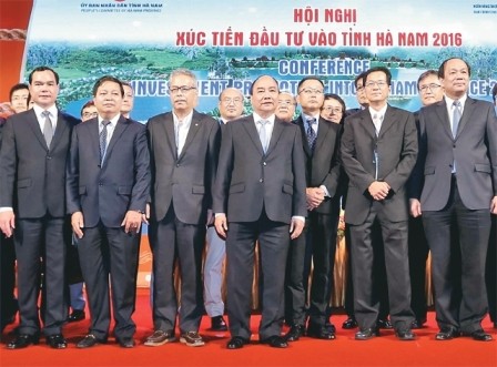 Primer Ministro de Vietnam insiste en mejorar el entorno de comercio e inversión - ảnh 1