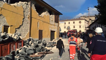 Italia declara estado de emergencia tras terremoto  - ảnh 1