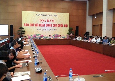 Prensa vietnamita, importante medio de apoyo a actividades parlamentarias - ảnh 1