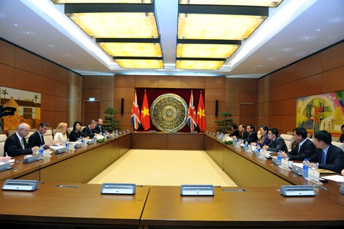 Cámara de los Comunes británica comprometida a ayudar a Vietnam en capacitación de legisladores - ảnh 1