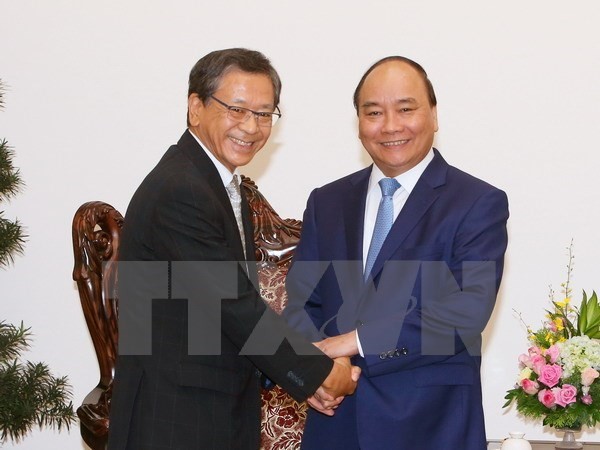Primer ministro de Vietnam recibe a embajador y experto de Japón - ảnh 1