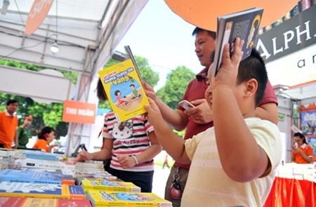 Feria del Libro de Hanoi 2016: numerosos espacios para la familia - ảnh 1