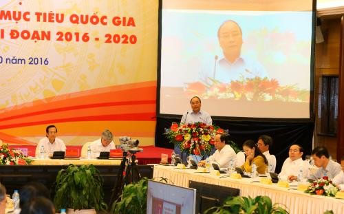 Premier vietnamita insta a una reducción sostenible de la pobreza hasta 2020 - ảnh 1