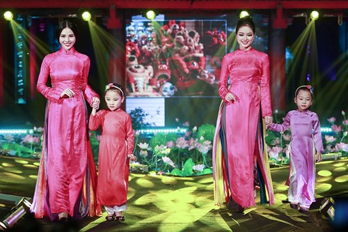 Festival de Ao Dai de Hanoi 2016 atrae gran afluencia de público - ảnh 1