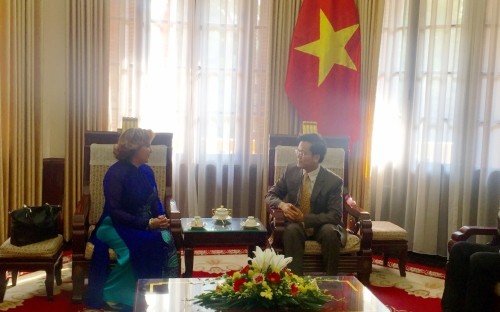 Vicecanciller vietnamita recibe a la nueva encargada de Negocios de Colombia  - ảnh 1