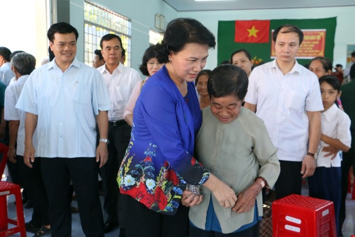 Líder parlamentaria de Vietnam asiste a fiesta de unidad nacional en provincia sureña - ảnh 1