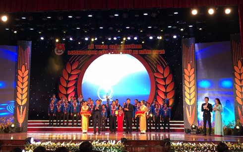 Premio Luong Dinh Cua honra a jóvenes campesinos vietnamitas sobresalientes  - ảnh 1