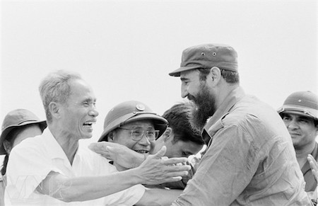 Encuentros amistosos entre Fidel y dirigentes vietnamitas - ảnh 1