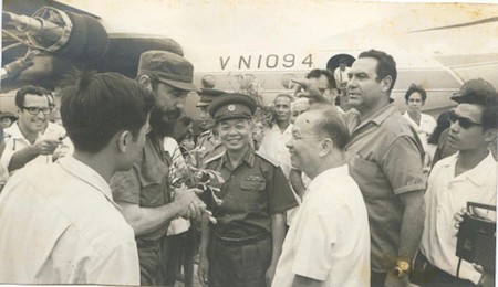 Encuentros amistosos entre Fidel y dirigentes vietnamitas - ảnh 2