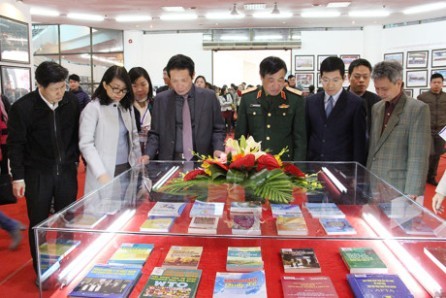 Inauguran exhibición sobre logros de integración internacional de Vietnam - ảnh 1