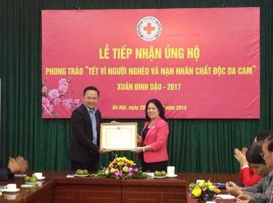 Continúan en Vietnam recaudaciones para apoyar a familias pobres y víctimas de la guerra - ảnh 1