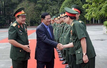 Primer ministro camboyano se reúne con ex soldados voluntarios vietnamitas  - ảnh 1