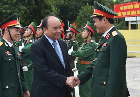 Vietnam concentra recursos para consolidar el Ejército Popular y la defensa nacional  - ảnh 2