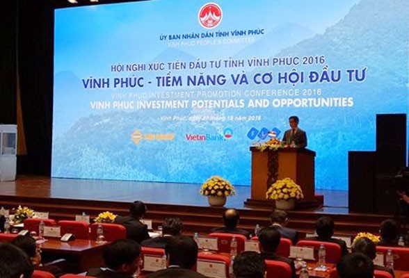 Primer ministro vietnamita asiste a la conferencia de promoción inversionista en Vinh Phuc - ảnh 1