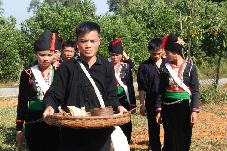 Los Kho Mu y sus solemnidades tradicionales - ảnh 1
