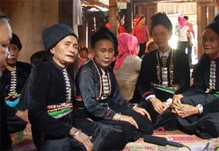 “Tơm”-el canto folclórico original de los Kho Mu - ảnh 3