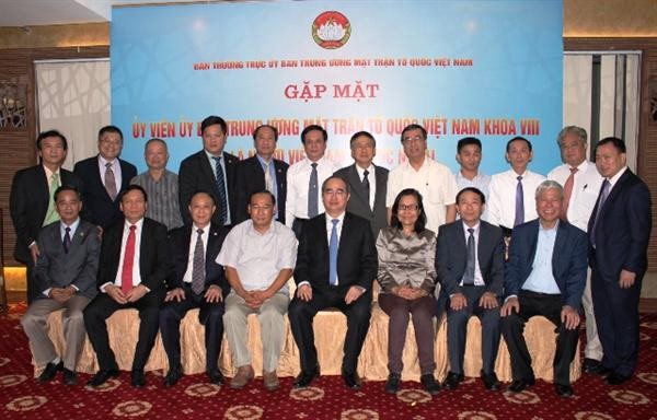 Presidente del Frente de la Patria de Vietnam se reúne con miembros en ultramar - ảnh 1